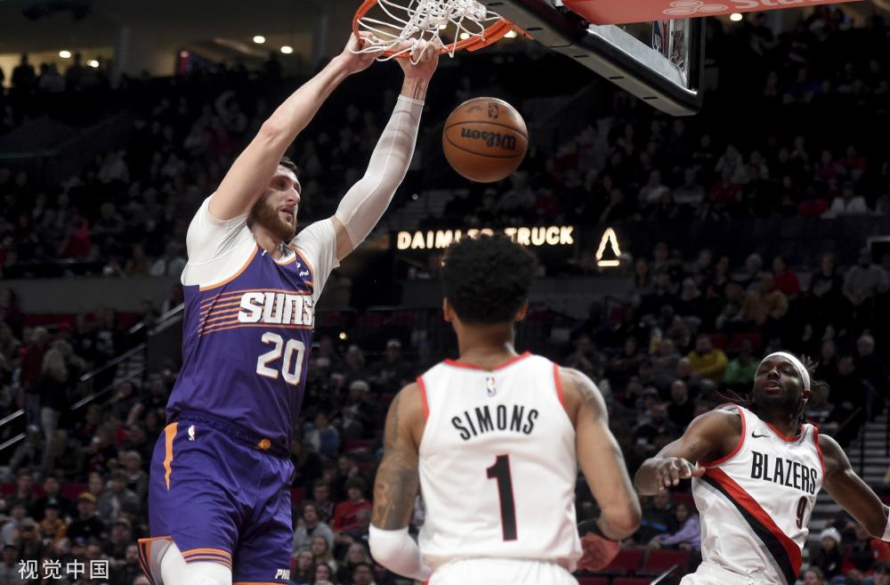 以其卓越的 以其卓越的