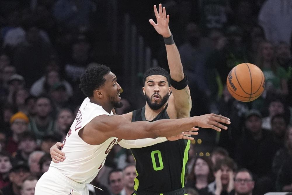 排面！2K主管罗尼邀请众多新秀抢先试玩2K26 杨瀚森单独与其合照