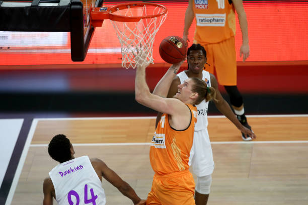 库明加与勇士双输局面何时解决？ 帕金斯：不确定性会影响库里心态