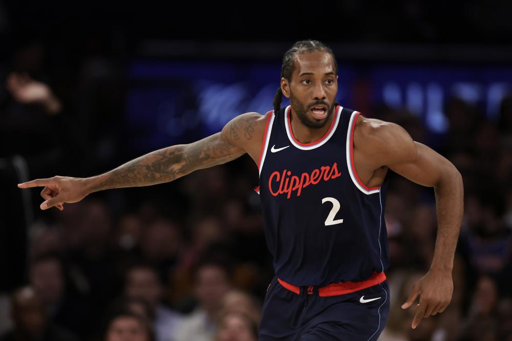 全国速度滑冰冠军赛在新疆开赛.